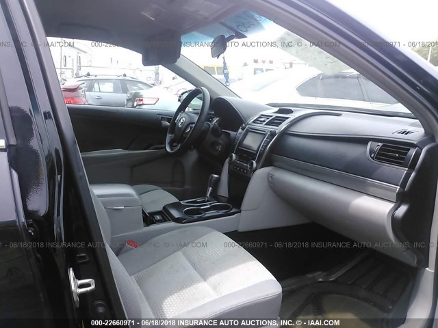4T4BF1FK5ER368925 - 2014 TOYOTA CAMRY L/SE/LE/XLE 黑色 照片 5