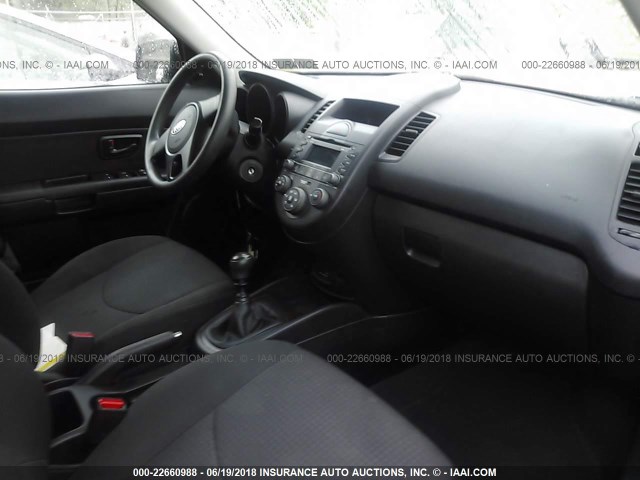 KNDJT2A10B7347076 - 2011 KIA SOUL Qara foto 5