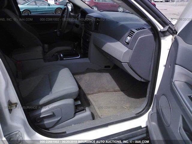 1J4GR48K35C693938 - 2005 JEEP GRAND CHEROKEE LAREDO/COLUMBIA/FREEDOM 白色 照片 5