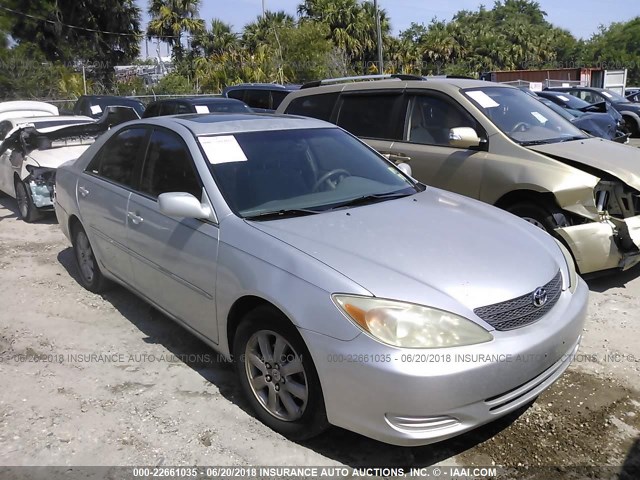 4T1BE32K52U611644 - 2002 TOYOTA CAMRY LE/XLE/SE ვერცხლისფერი ფოტო 1