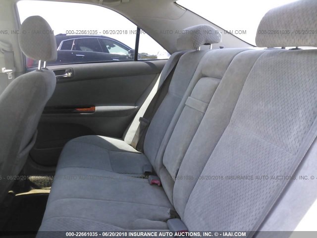 4T1BE32K52U611644 - 2002 TOYOTA CAMRY LE/XLE/SE ვერცხლისფერი ფოტო 8