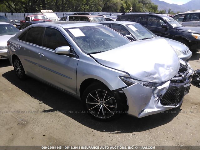 4T1BK1FK7FU553694 - 2015 TOYOTA CAMRY XSE/XLE SILVER photo 1