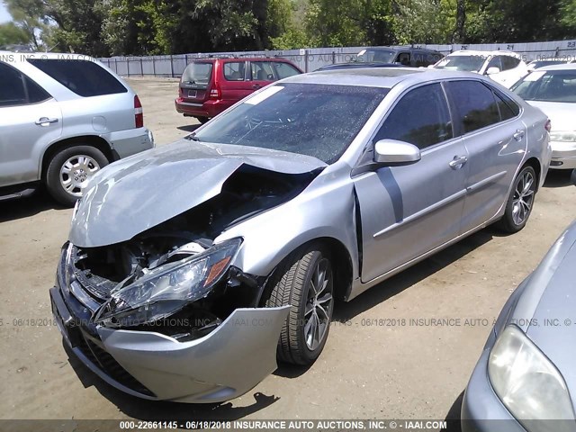 4T1BK1FK7FU553694 - 2015 TOYOTA CAMRY XSE/XLE Gümüş foto 2