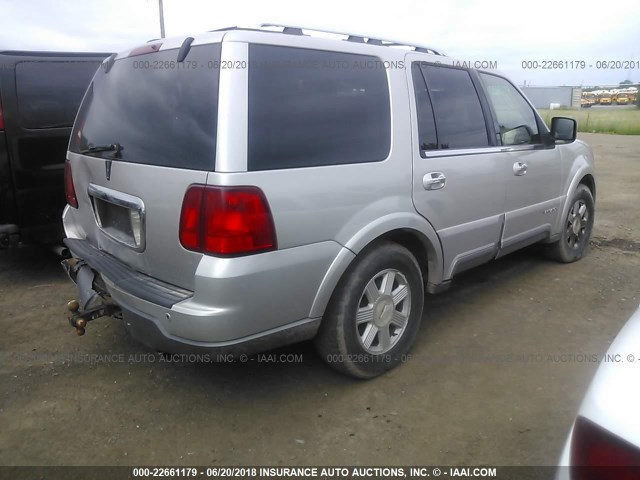 5LMFU28R93LJ20792 - 2003 LINCOLN NAVIGATOR 银色 照片 4
