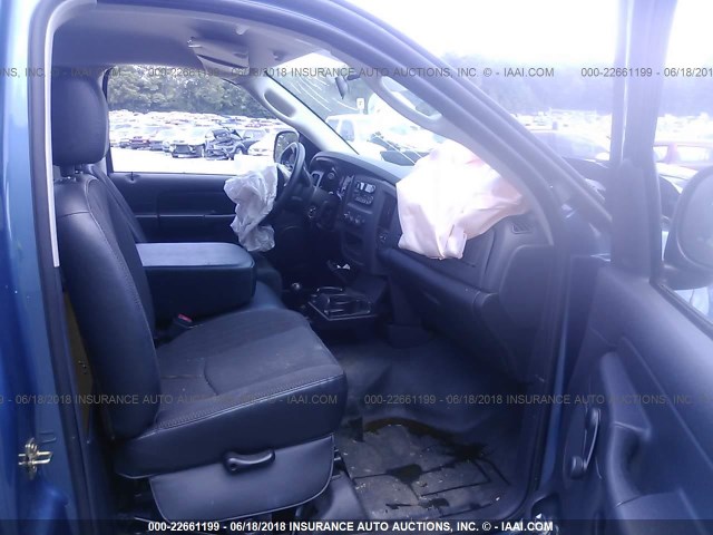 3D7KU26D74G127869 - 2004 DODGE RAM 2500 ST/SLT 蓝色 照片 5