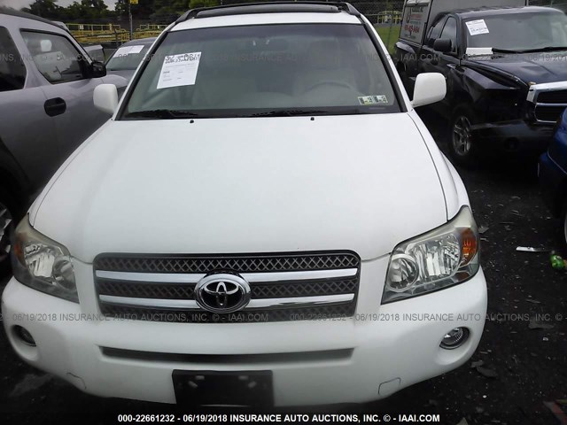 JTEDW21A760001721 - 2006 TOYOTA HIGHLANDER HYBRID WHITE photo 6