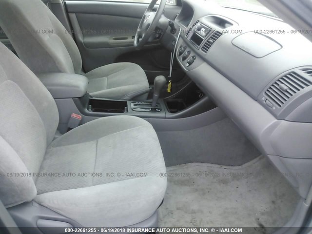 4T1BE32K43U762606 - 2003 TOYOTA CAMRY LE/XLE/SE ვერცხლისფერი ფოტო 8