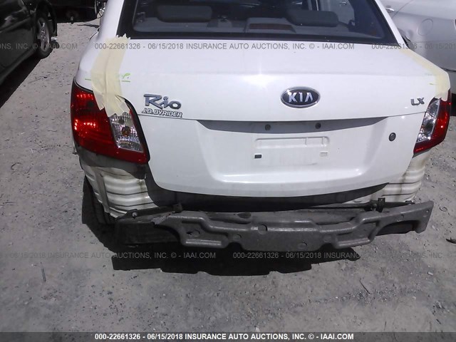 KNADE123876246928 - 2007 KIA RIO LX/SX WHITE photo 6