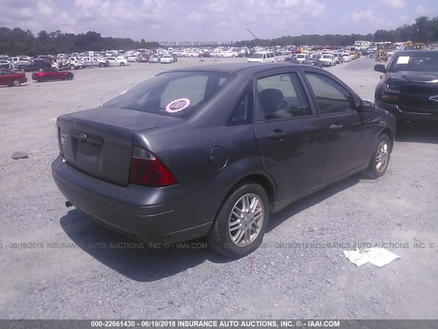 1FAHP34N87W115271 - 2007 FORD FOCUS ZX4/S/SE/SES GRAY photo 4