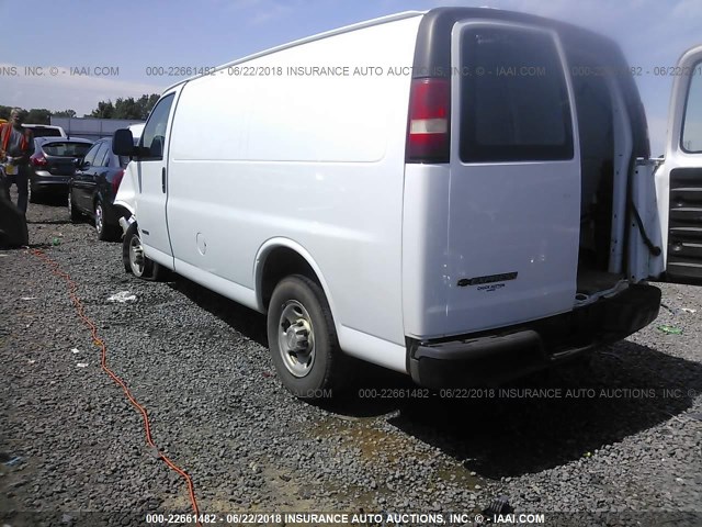 1GCGG25V961184495 - 2006 CHEVROLET EXPRESS G2500  WHITE photo 3