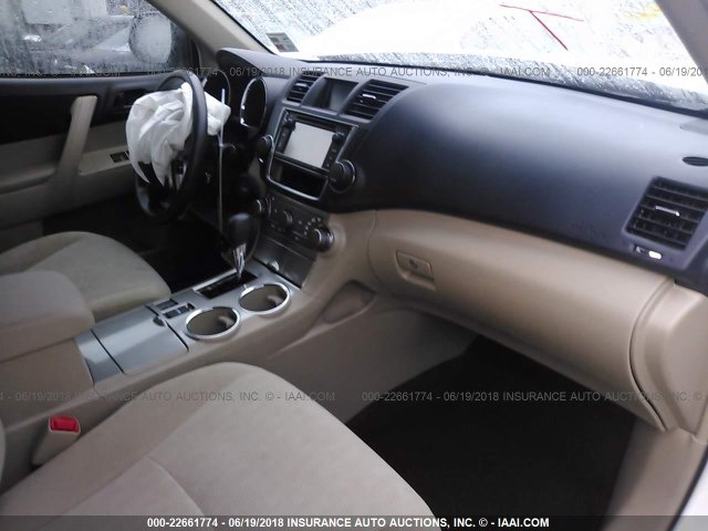 5TDZA3EH1DS041941 - 2013 TOYOTA HIGHLANDER PLUS WHITE photo 5