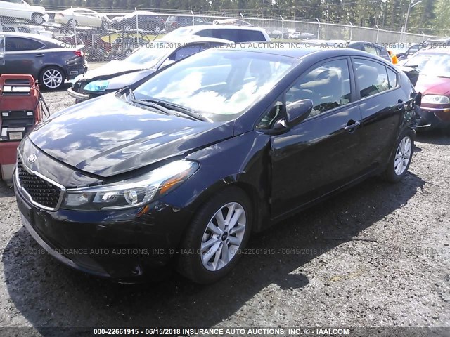 3KPFL4A79HE012896 - 2017 KIA FORTE LX/S BLACK photo 2