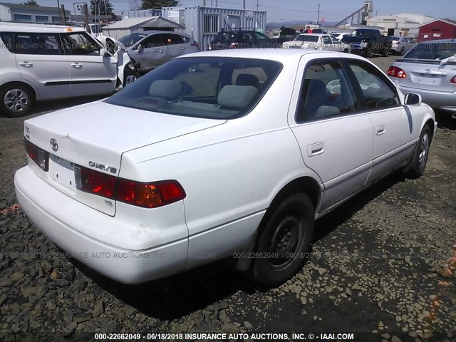 4T1BF22KXYU949301 - 2000 TOYOTA CAMRY LE/XLE WHITE photo 4