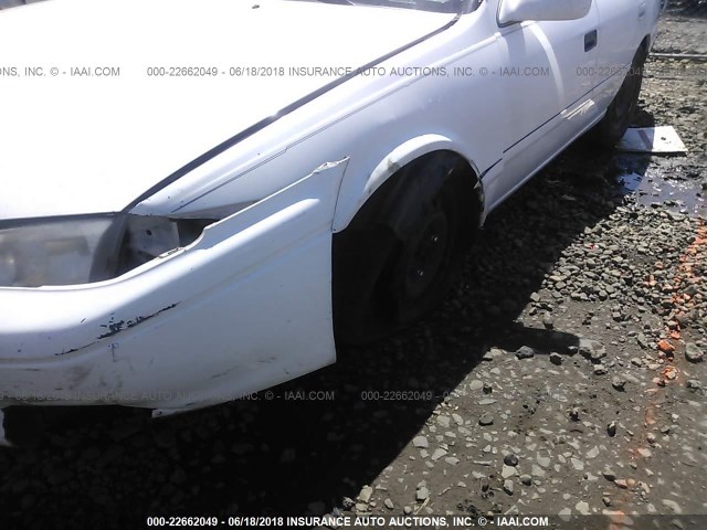 4T1BF22KXYU949301 - 2000 TOYOTA CAMRY LE/XLE WHITE photo 6