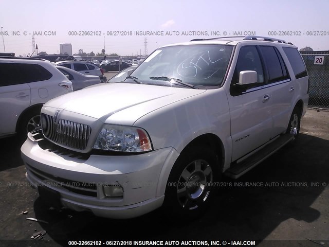 5LMFU27516LJ17663 - 2006 LINCOLN NAVIGATOR WHITE photo 2