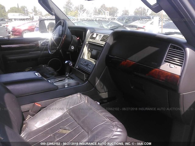 5LMFU27516LJ17663 - 2006 LINCOLN NAVIGATOR WHITE photo 5