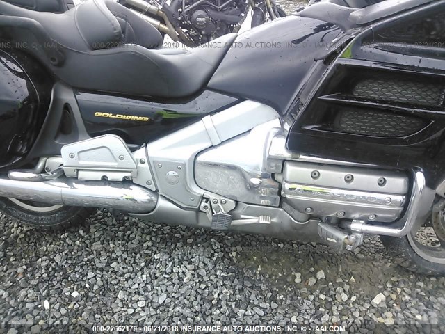 1HFSC47002A105573 - 2002 HONDA GL1800 BLACK photo 8