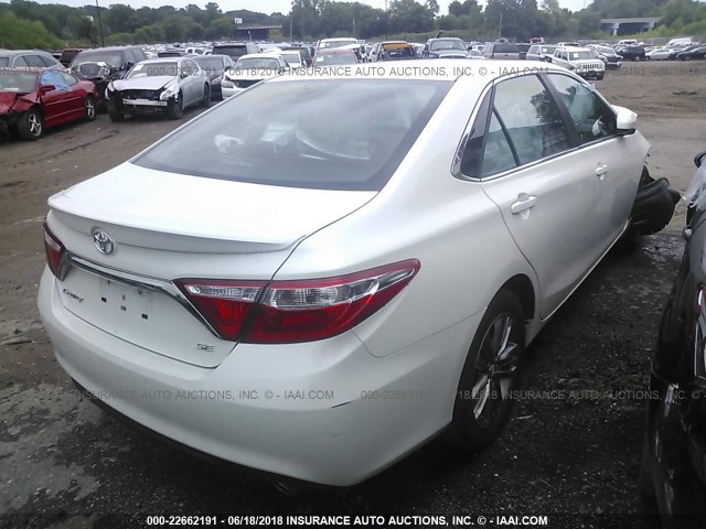 4T1BF1FK7HU296222 - 2017 TOYOTA CAMRY LE/XLE/SE/XSE 白色 照片 4
