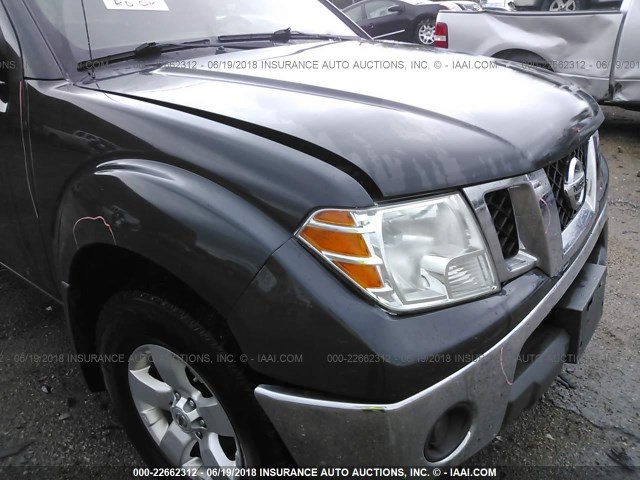 1N6AD0CW8AC444393 - 2010 NISSAN FRONTIER KING CAB SE/LE/NISMO GRAY photo 6