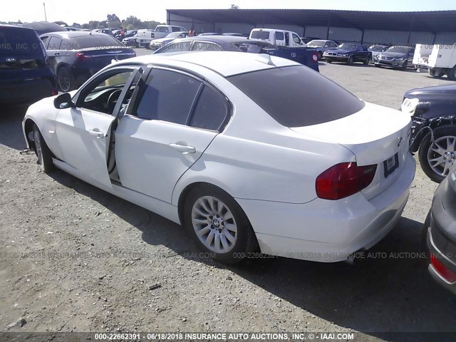 WBAPH57599NL79664 - 2009 BMW 328 I SULEV WHITE photo 3