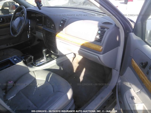 1LNFM97VXWY604200 - 1998 LINCOLN CONTINENTAL  Koyu mavi fotoğraf 5