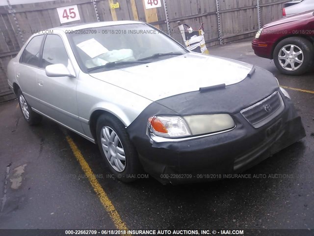 JT2BF22KX10294972 - 2001 TOYOTA CAMRY CE/LE/XLE 银色 照片 1
