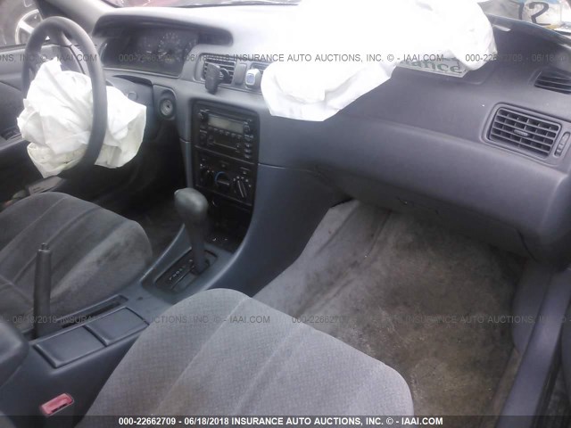 JT2BF22KX10294972 - 2001 TOYOTA CAMRY CE/LE/XLE 银色 照片 5