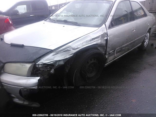 JT2BF22KX10294972 - 2001 TOYOTA CAMRY CE/LE/XLE 银色 照片 6
