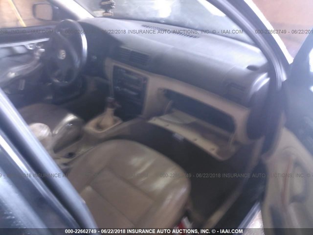 WVWPD63B8WE388092 - 1998 VOLKSWAGEN PASSAT GLX 黑色 照片 5
