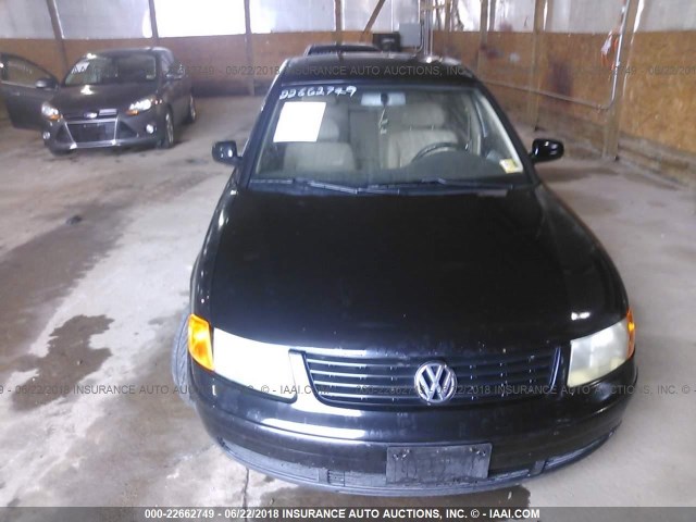 WVWPD63B8WE388092 - 1998 VOLKSWAGEN PASSAT GLX 黑色 照片 6