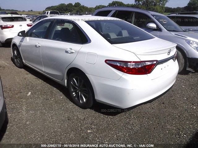 4T1BF1FK4GU230127 - 2016 TOYOTA CAMRY LE/XLE/SE/XSE 白色 照片 3