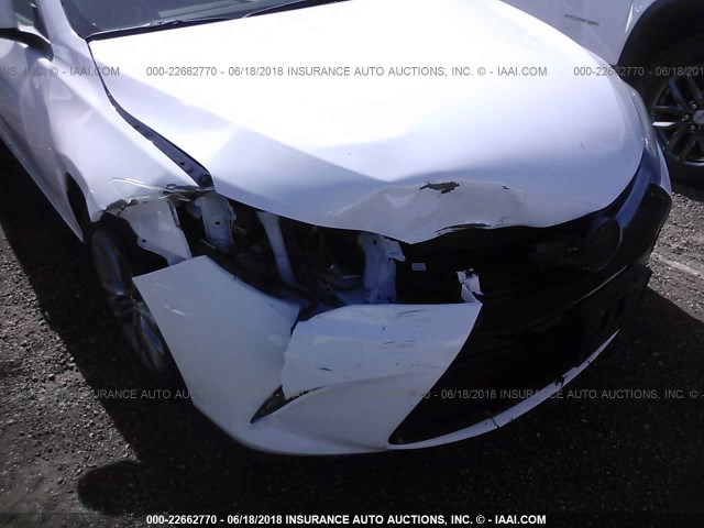 4T1BF1FK4GU230127 - 2016 TOYOTA CAMRY LE/XLE/SE/XSE 白色 照片 6