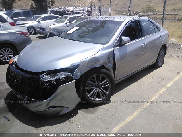 4T1BF1FK1GU229730 - 2016 TOYOTA CAMRY LE/XLE/SE/XSE SILVER photo 2