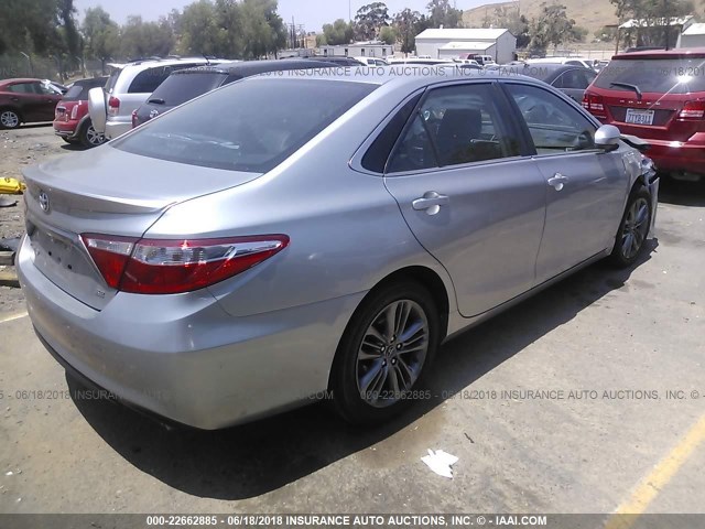 4T1BF1FK1GU229730 - 2016 TOYOTA CAMRY LE/XLE/SE/XSE SILVER photo 4
