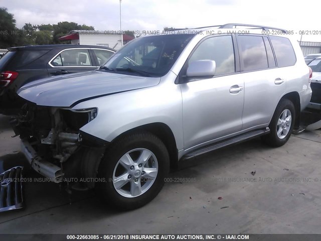 JTMHY05J095004675 - 2009 TOYOTA LAND CRUISER  SILVER photo 2