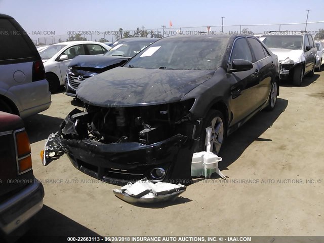 4T1BF1FK8CU157869 - 2012 TOYOTA CAMRY SE/LE/XLE შავი ფოტო 2