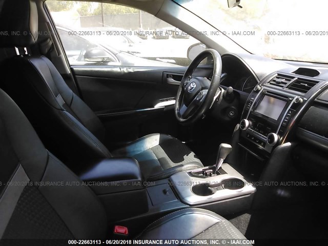 4T1BF1FK8CU157869 - 2012 TOYOTA CAMRY SE/LE/XLE შავი ფოტო 5
