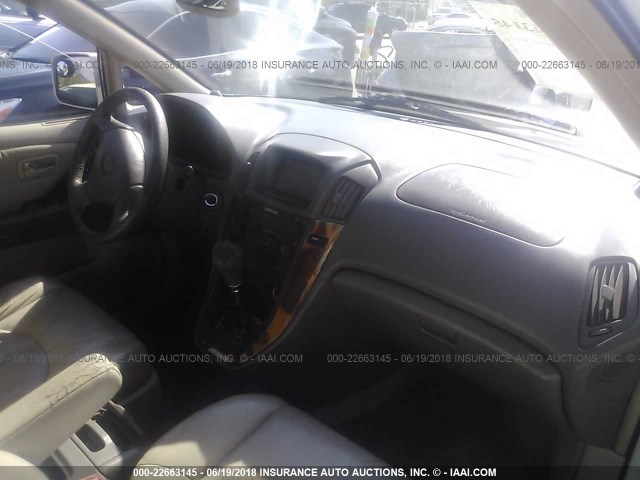 JT6GF10U3Y0046527 - 2000 LEXUS RX 300 WHITE photo 5