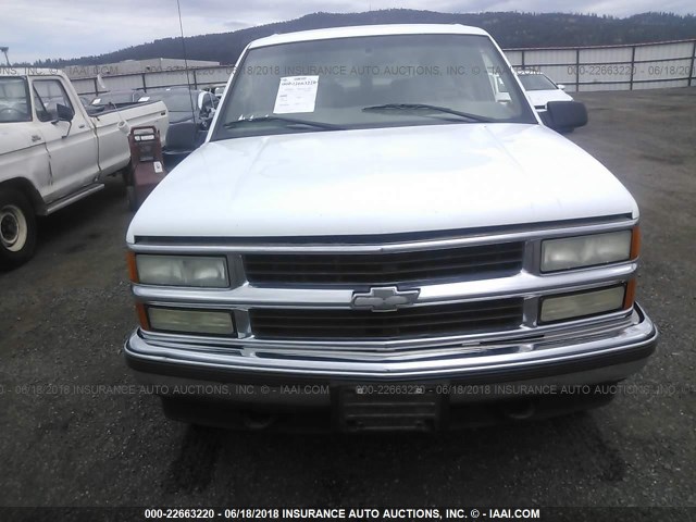 1GNFK16R4XJ559837 - 1999 CHEVROLET SUBURBAN K1500 WHITE photo 6