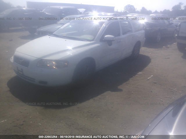 YV1SW612372654008 - 2007 VOLVO V70 WHITE photo 2