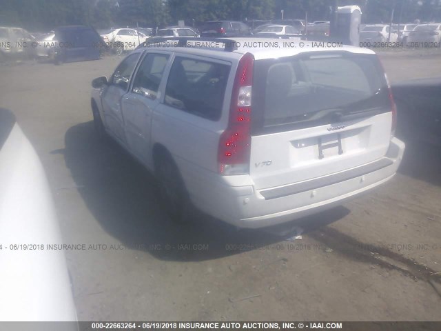 YV1SW612372654008 - 2007 VOLVO V70 WHITE photo 3