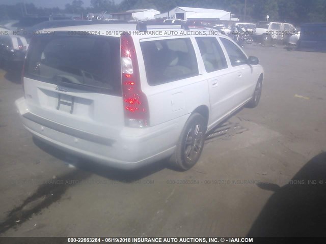 YV1SW612372654008 - 2007 VOLVO V70 WHITE photo 4