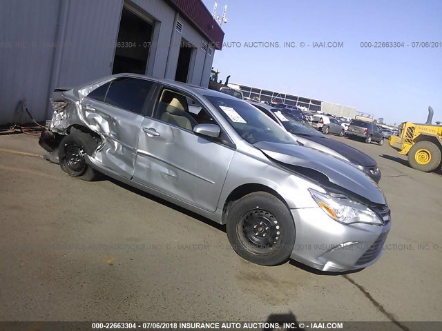 4T4BF1FK2GR563934 - 2016 TOYOTA CAMRY LE/XLE/SE/XSE SILVER photo 1