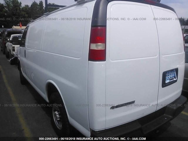 1GCGG25C881174526 - 2008 CHEVROLET EXPRESS G2500  WHITE photo 3