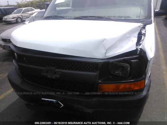 1GCGG25C881174526 - 2008 CHEVROLET EXPRESS G2500  WHITE photo 6