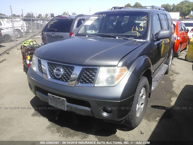 5N1AR18U97C639151 - 2007 NISSAN PATHFINDER LE/SE/XE GRAY photo 2