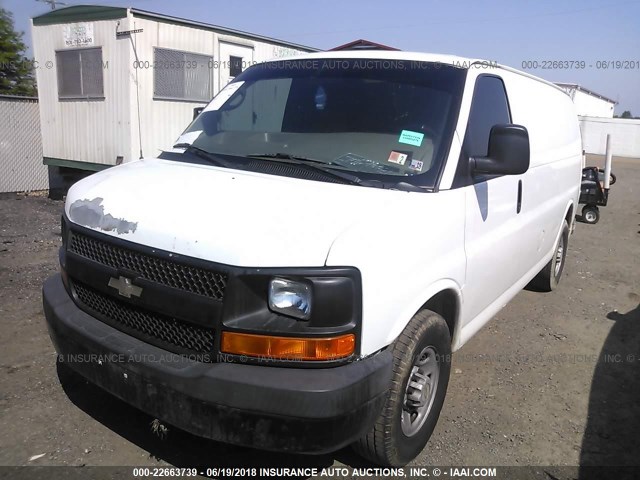 1GCGG25C681178638 - 2008 CHEVROLET EXPRESS G2500  WHITE photo 2