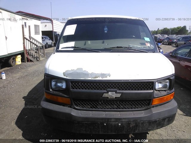 1GCGG25C681178638 - 2008 CHEVROLET EXPRESS G2500  WHITE photo 6