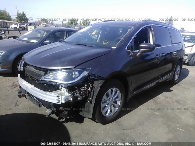 2C4RC1EG0JR212706 - 2018 CHRYSLER PACIFICA TOURING L PLUS GRAY photo 2