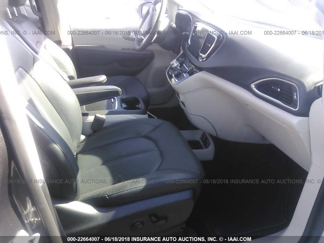 2C4RC1EG0JR212706 - 2018 CHRYSLER PACIFICA TOURING L PLUS GRAY photo 5